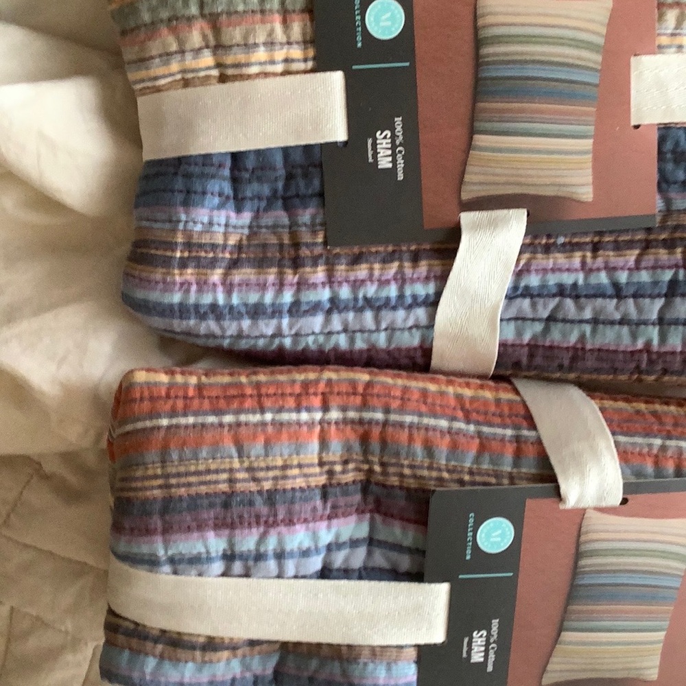 Martha Stewart quilt and shams never used
full/queen from Macys - Picture 4 of 4